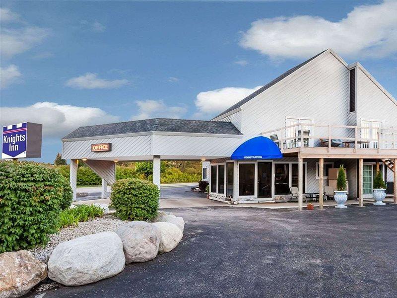 Knights Inn Макіно-Сіті Екстер'єр фото