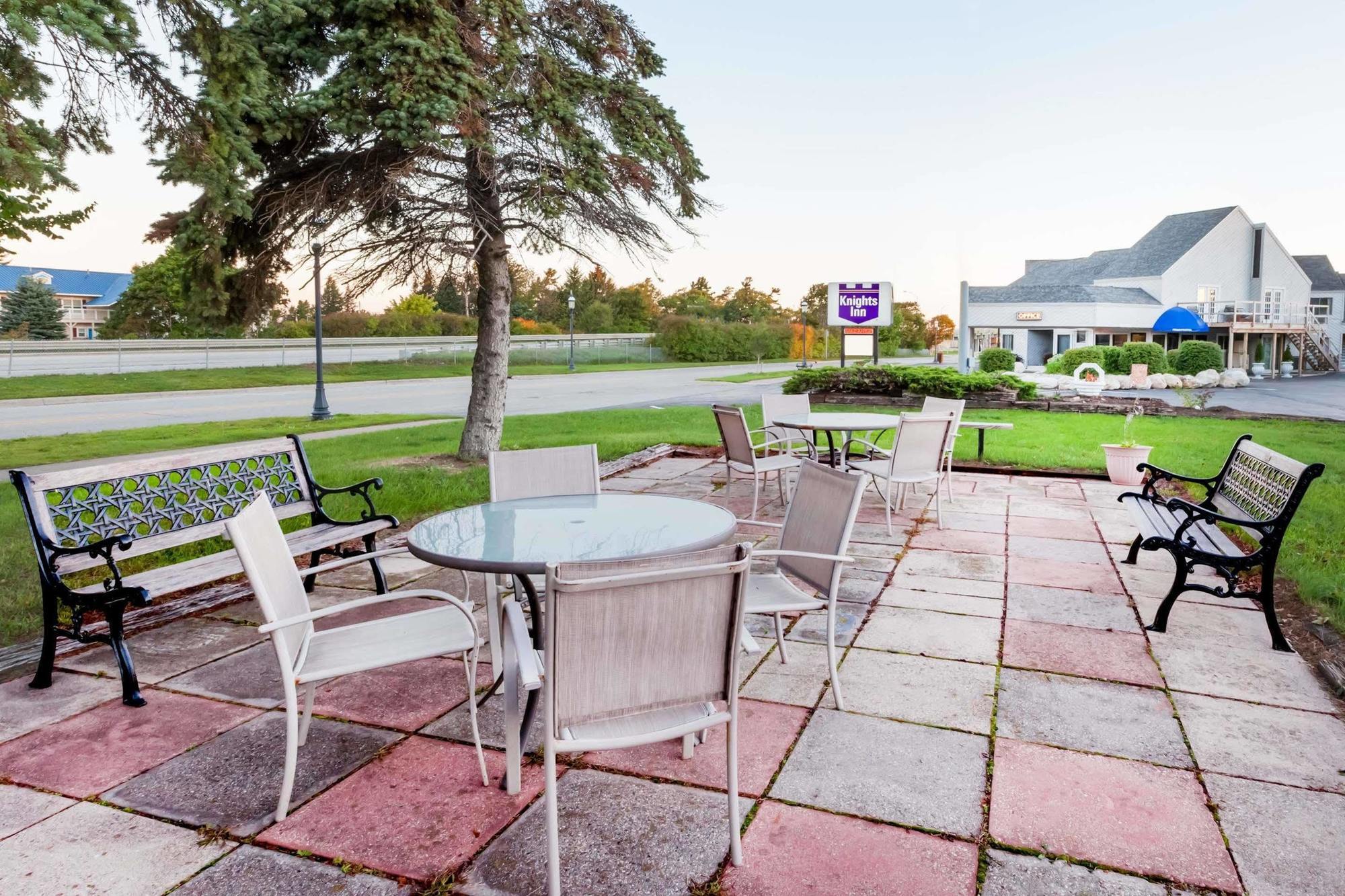 Knights Inn Макіно-Сіті Екстер'єр фото